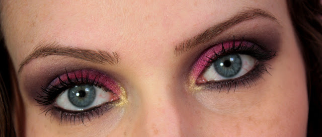 maquillage rose et noir smoky eyes