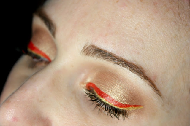 double-liner christmas-makeup