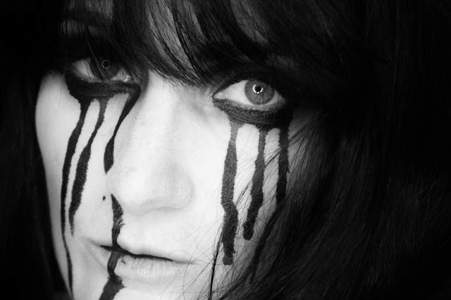 idee-maquillage-artistique-noir make-up-noir