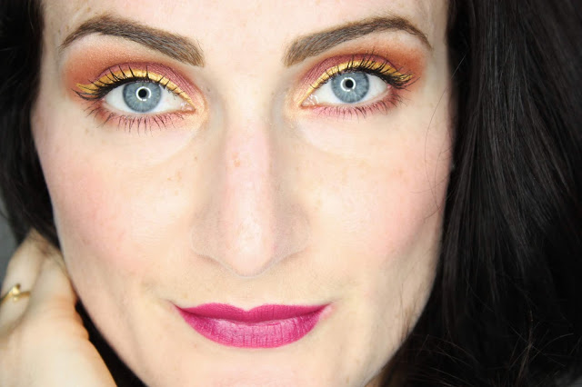 blue-eyes maquillage-prune-et-or