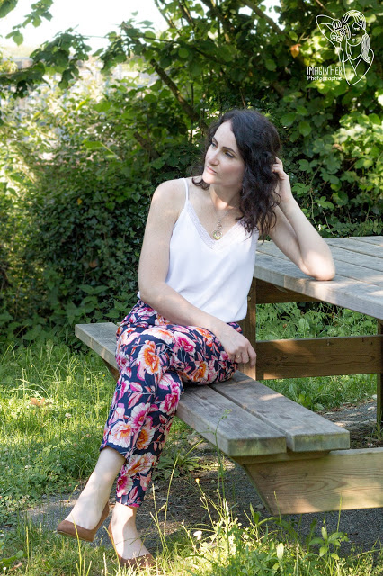 top-fluide-basique look-ete-pantalon-leger-a-fleurs