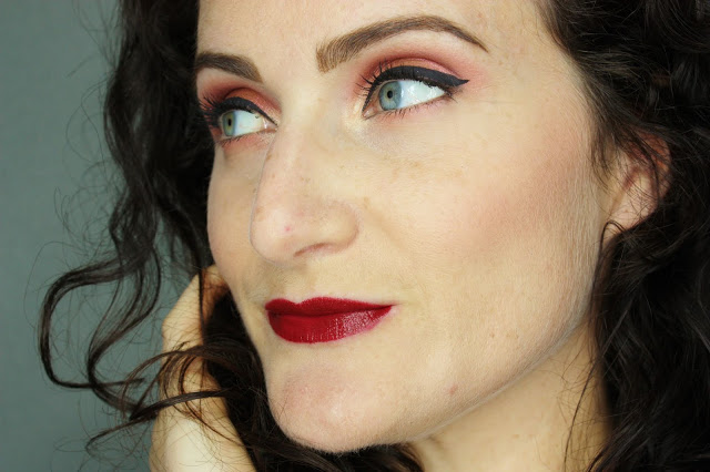 rose-gold-remastered-palette-huda-beauty maquilage-yeux-bleus-huda-beauty