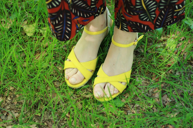 sandales-compensees-jaunes