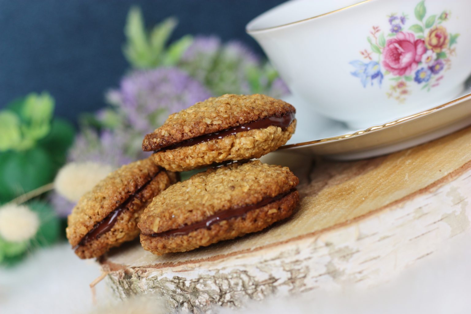 Biscuits Aux Flocons D'avoine Fourrés Au Chocolat - Nous Les Nanas