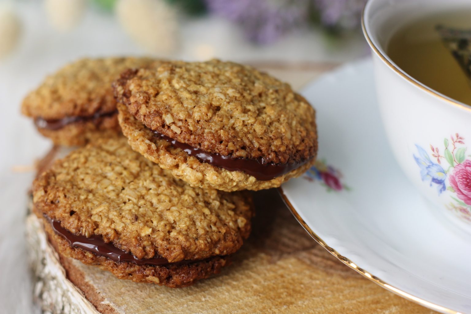Biscuits aux flocons d'avoine fourrés au chocolat - Nous les Nanas