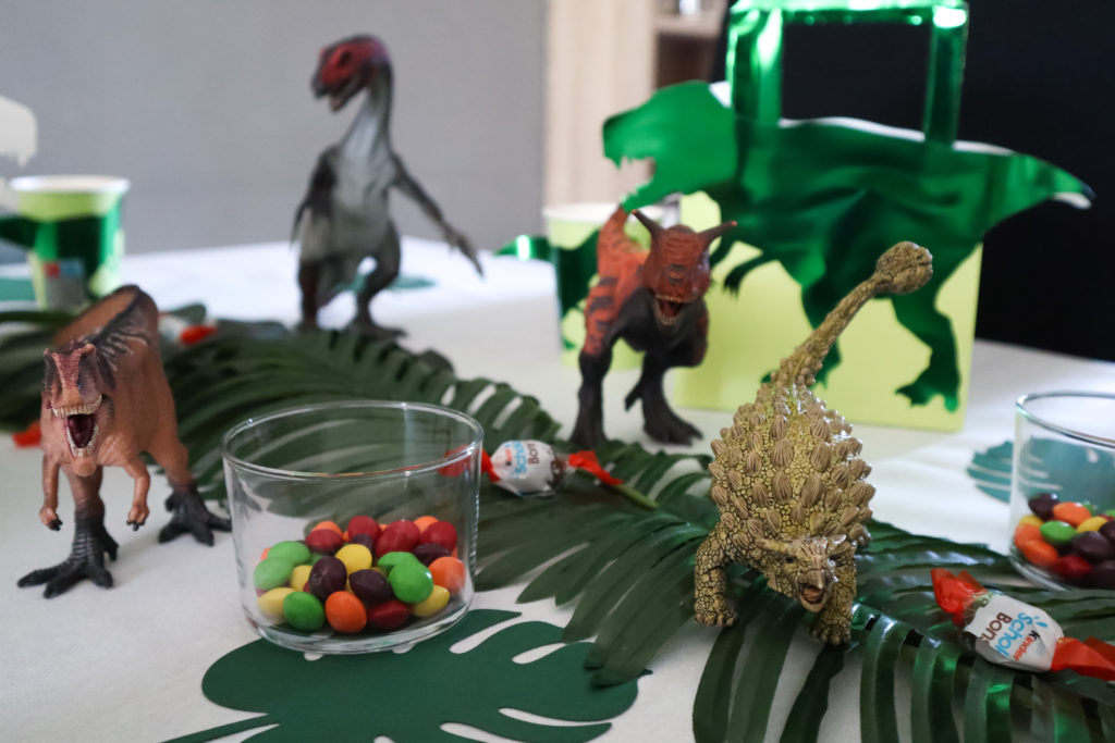 decoration-table-anniversaire-dinosaure